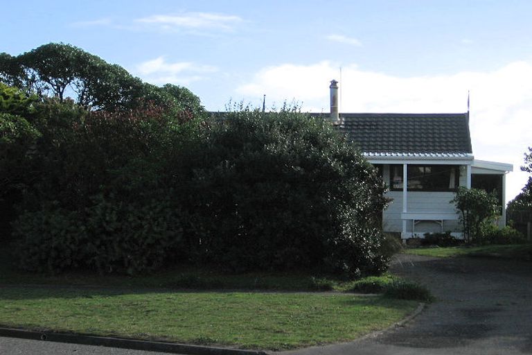 Photo of property in 19 Oratia Street, Waikanae Beach, Waikanae, 5036