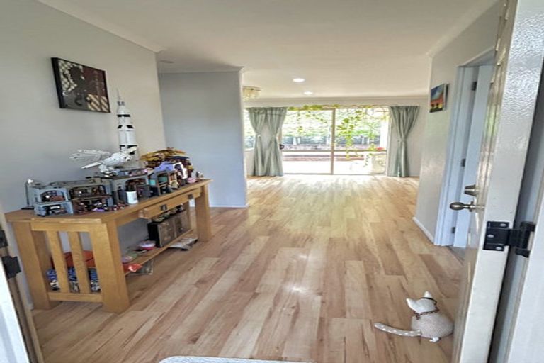 Photo of property in 7 Fernbank Lane, Greenhithe, Auckland, 0632