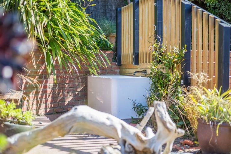 Photo of property in 2/11 Mervyn Place, Plimmerton, Porirua, 5026