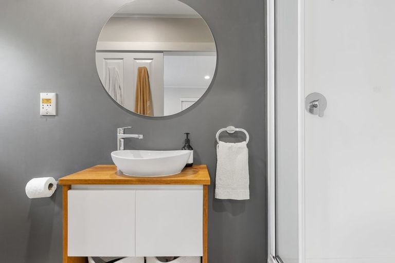 Photo of property in 2/9 Perendale Close, Somerville, Auckland, 2014