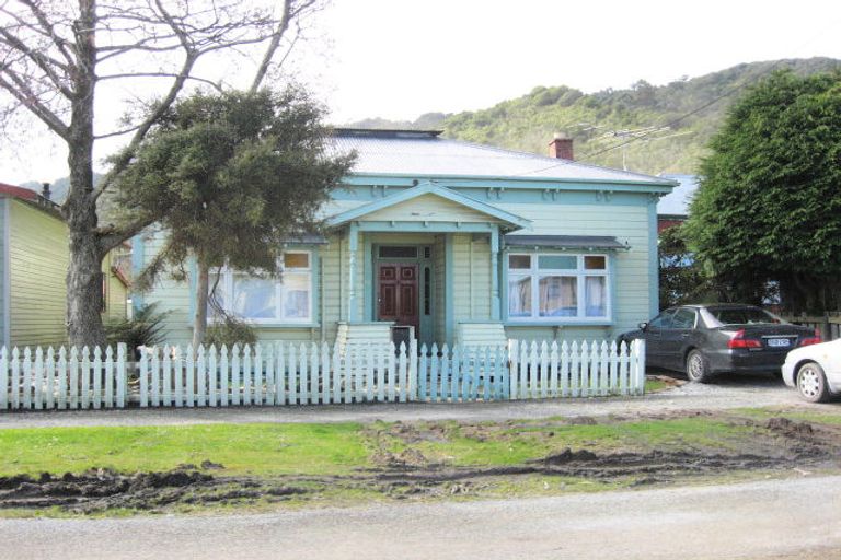 Photo of property in 75 Fox Street, Cobden, Greymouth, 7802