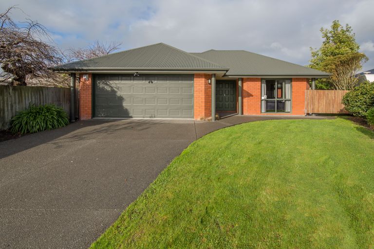 Photo of property in 3 Thicket Close, Redwood, Christchurch, 8051