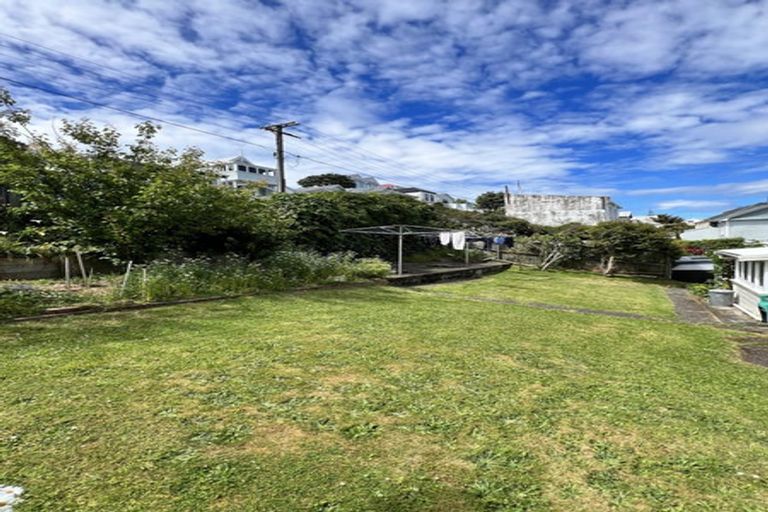 Photo of property in 22 Hawker Street, Mount Victoria, Wellington, 6011