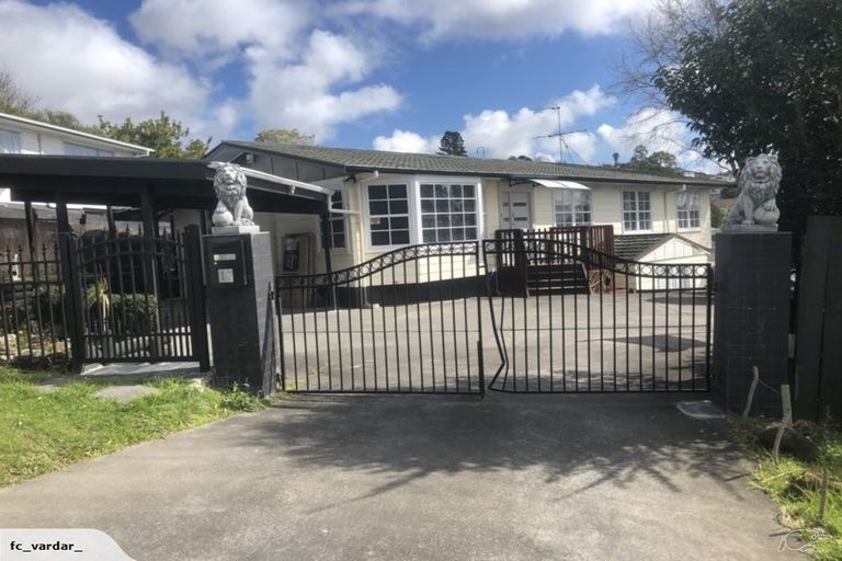 Photo of property in 17 Hewlett Road, Massey, Auckland, 0614