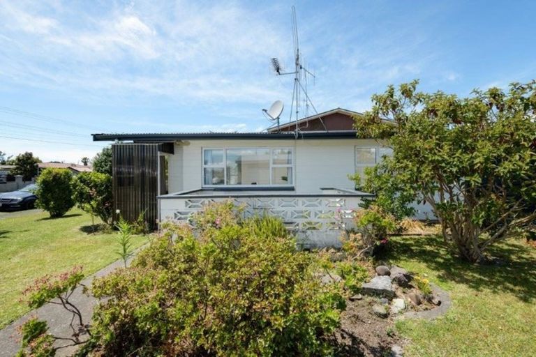 Photo of property in 2/92 Ngatai Road, Otumoetai, Tauranga, 3110