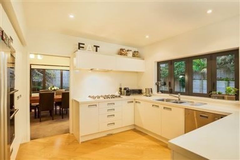 Photo of property in 2 Bovill Way, Tuakau, 2121