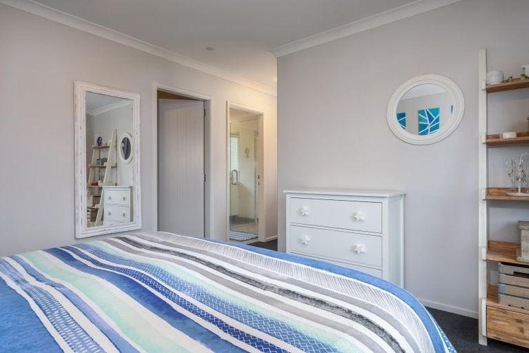 Photo of property in 90 Dalmore Way, Acacia Bay, Taupo, 3385