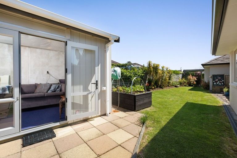 Photo of property in 2 Tranquil Grove, Omokoroa, 3114