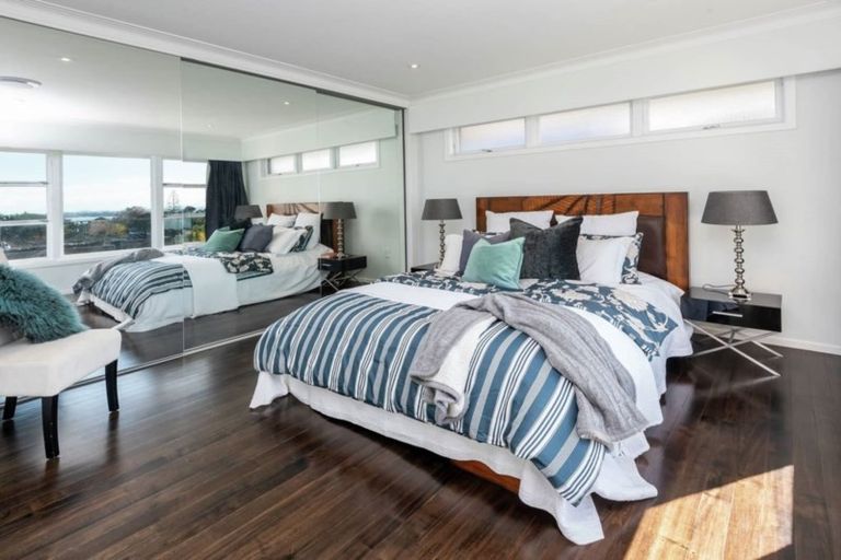 Photo of property in 35 Montgomery Crescent, Cockle Bay, Auckland, 2014