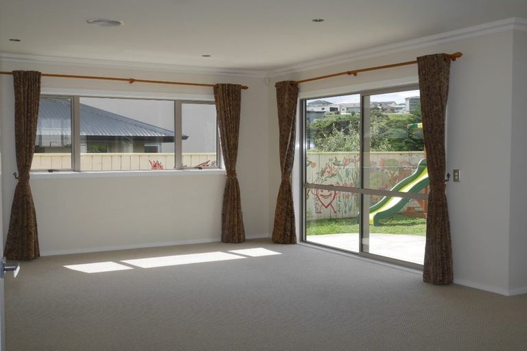 Photo of property in 31 Sumner Terrace, Aotea, Porirua, 5024