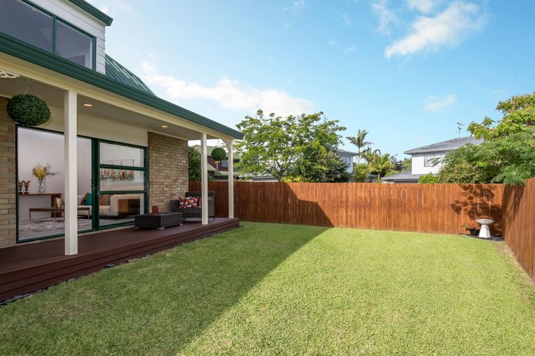 Photo of property in 1/23 Solana Court, Botany Downs, Auckland, 2010