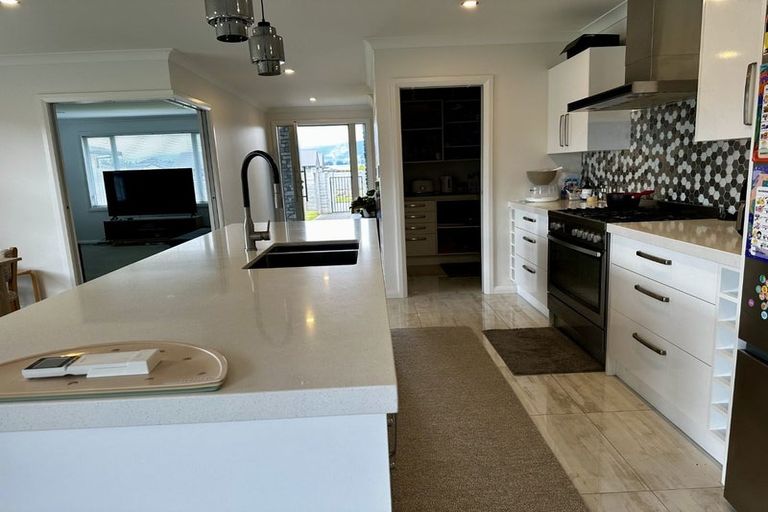 Photo of property in 89 Johnstone Drive, Fitzherbert, Palmerston North, 4410