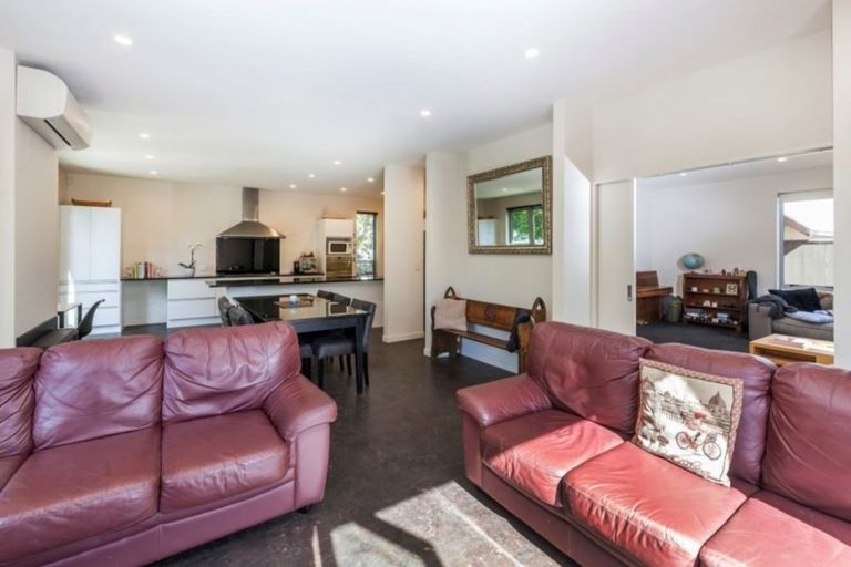 Photo of property in 1 Medbury Terrace, Fendalton, Christchurch, 8041