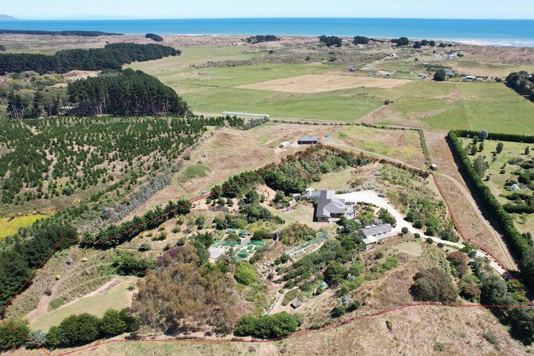 Photo of property in 159 Emma Drive, Manakau, Levin, 5573