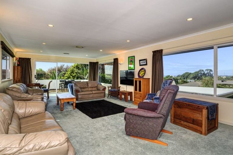 Photo of property in 8 Barrett Street, Westown, New Plymouth, 4310