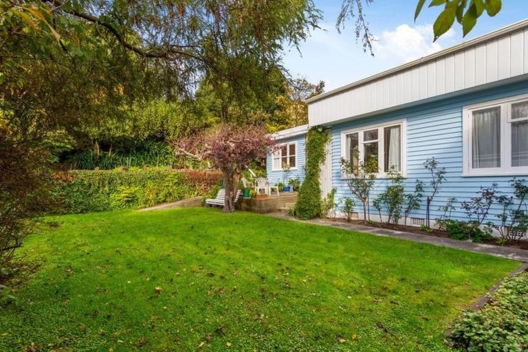 Photo of property in 4 Park Avenue, Tawa, Wellington, 5028