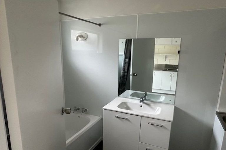 Photo of property in 2/1 Keldale Place, Forrest Hill, Auckland, 0620