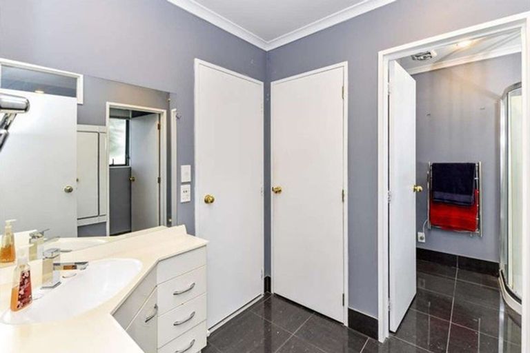 Photo of property in 2 Brentford Place, Manurewa, Auckland, 2102