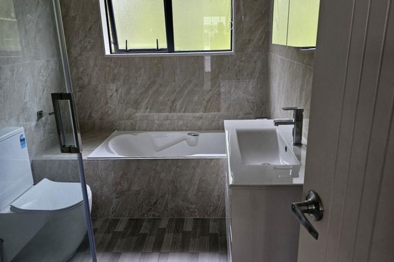 Photo of property in 46a Glendale Road, Glen Eden, Auckland, 0602