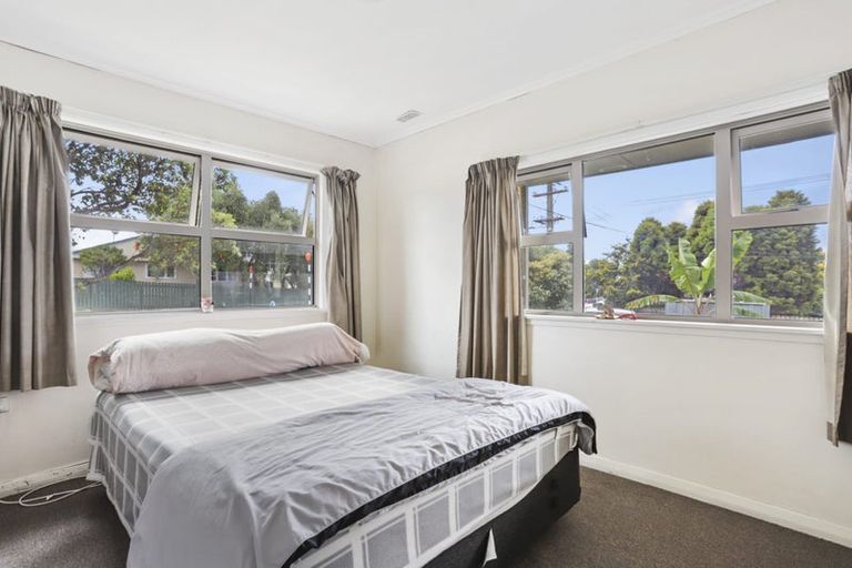 Photo of property in 31 Archibald Road, Kelston, Auckland, 0602