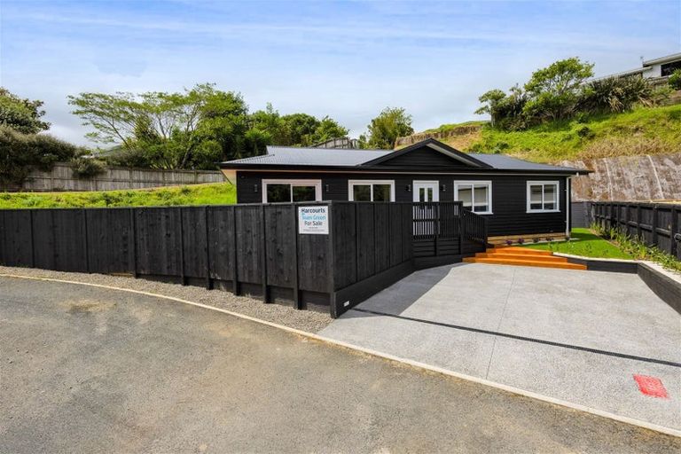 Photo of property in 23b Heta Road, Highlands Park, New Plymouth, 4312