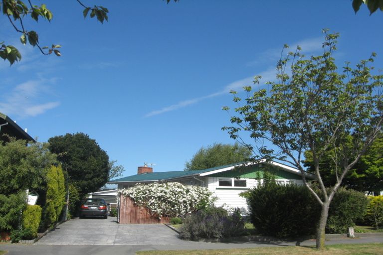Photo of property in 24 Martbern Crescent, Bishopdale, Christchurch, 8053