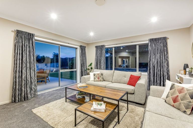 Photo of property in 4 Peel Lane, Aotea, Porirua, 5024