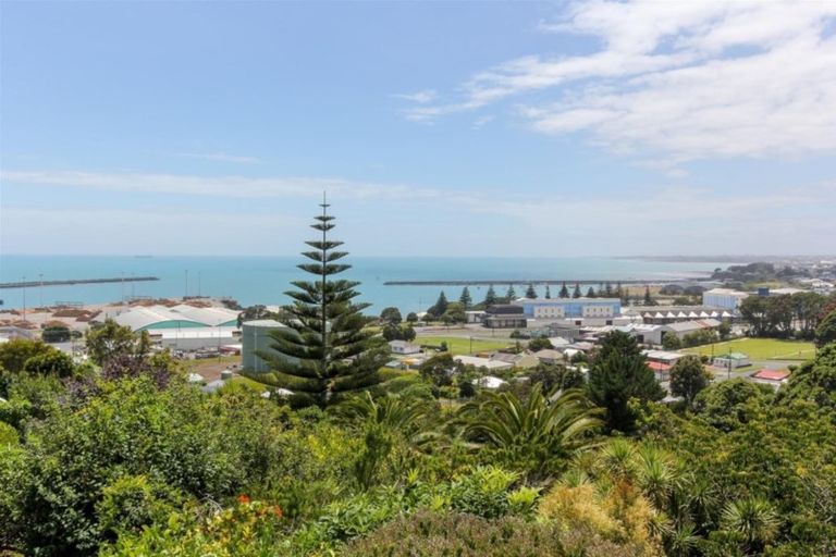 Photo of property in 4b Catherine Crescent, Moturoa, New Plymouth, 4310