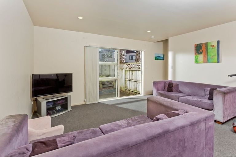 Photo of property in 4/31 Fields Parade, Oteha, Auckland, 0632