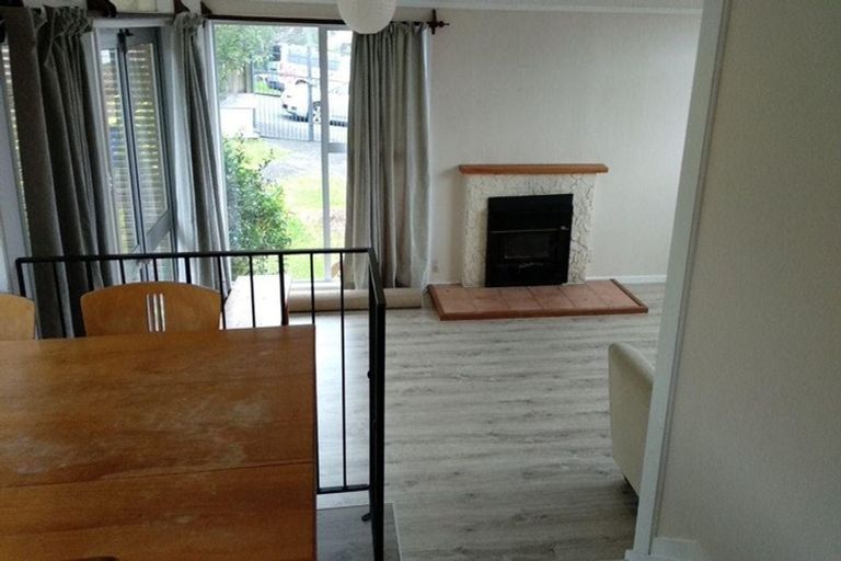 Photo of property in 27 Cheval Drive, Totara Vale, Auckland, 0629