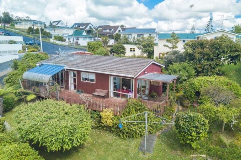 Photo of property in 11 Ross Avenue, Glenfield, Auckland, 0629