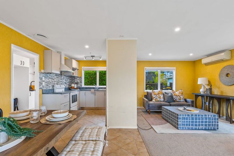 Photo of property in 1/32 Neil Avenue, Te Atatu Peninsula, Auckland, 0610