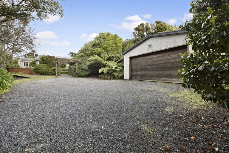 Photo of property in 10 Hillview Crescent, Paparangi, Wellington, 6037