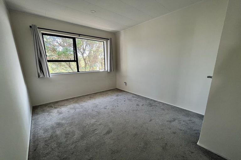 Photo of property in 31 Sunhaven Drive, Newlands, Wellington, 6037