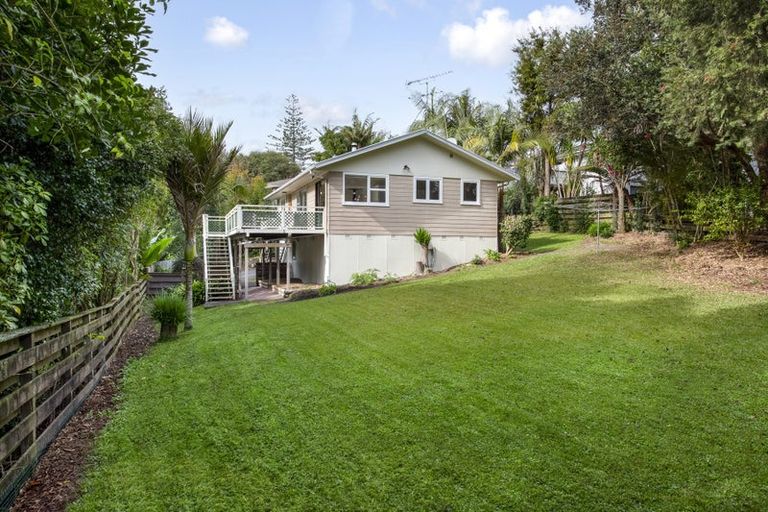 Photo of property in 9 The Grove, Titirangi, Auckland, 0604