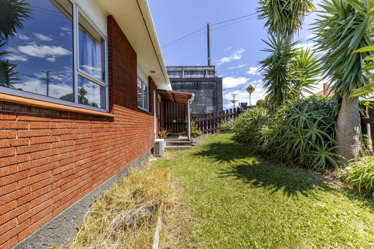 Photo of property in 1/24 Hori Street, Vogeltown, New Plymouth, 4310
