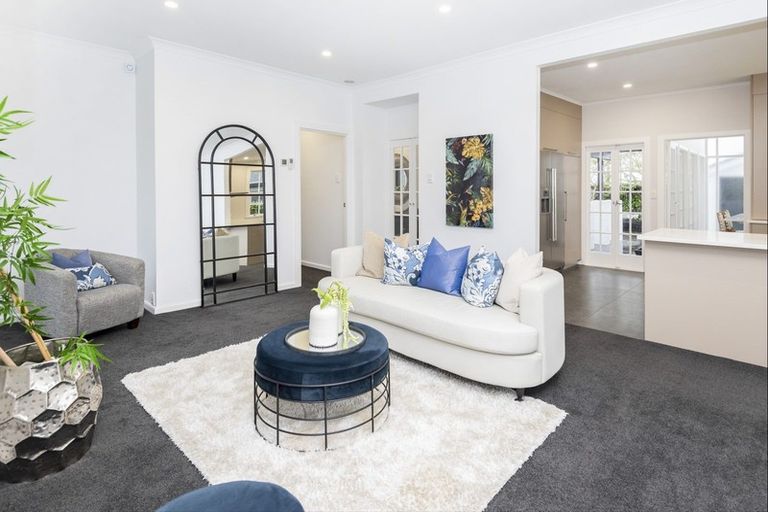 Photo of property in 72 Mellons Bay Road, Mellons Bay, Auckland, 2014