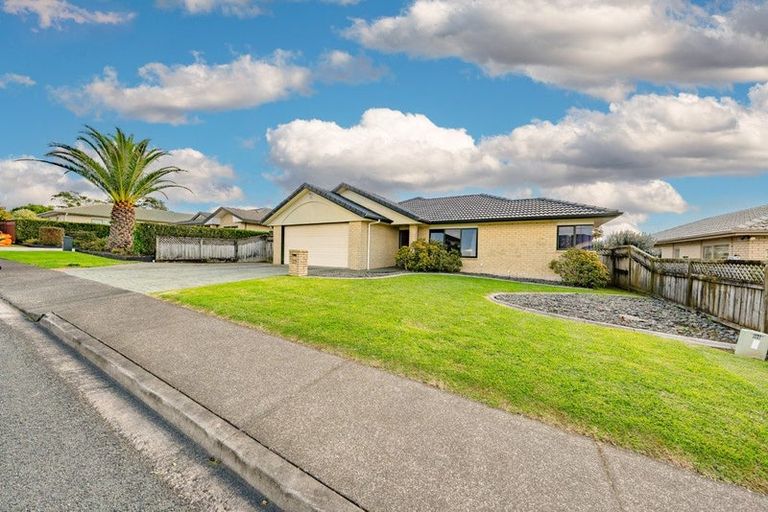 Photo of property in 33 Ruze Vida Drive, Massey, Auckland, 0614