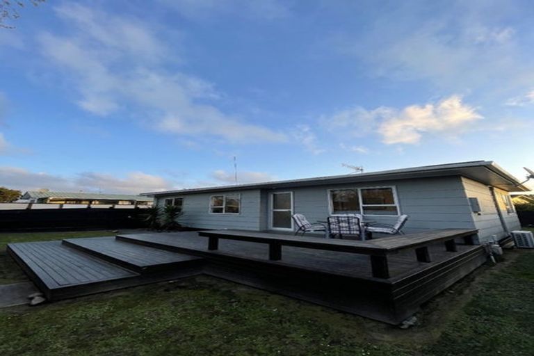 Photo of property in 38 Suzanne Grove, Kelvin Grove, Palmerston North, 4414