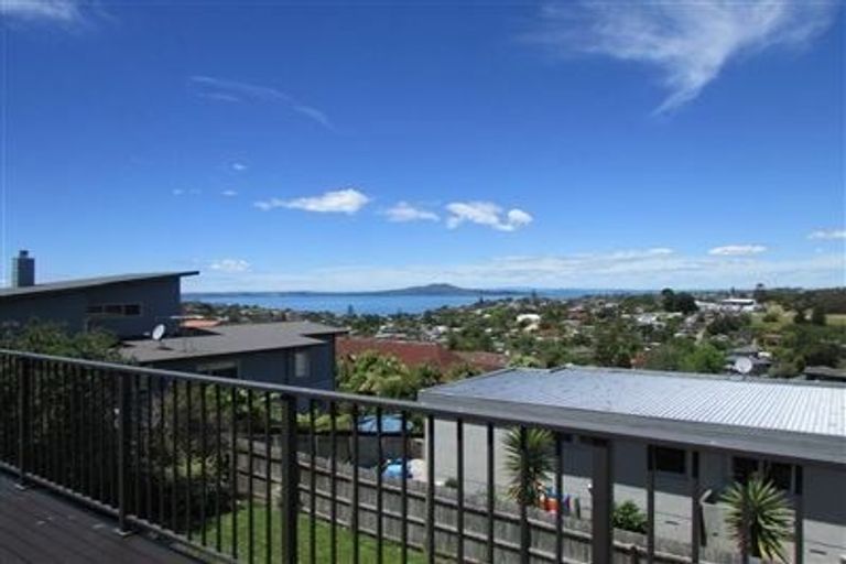 Photo of property in 52 Knights Road, Rothesay Bay, Auckland, 0630