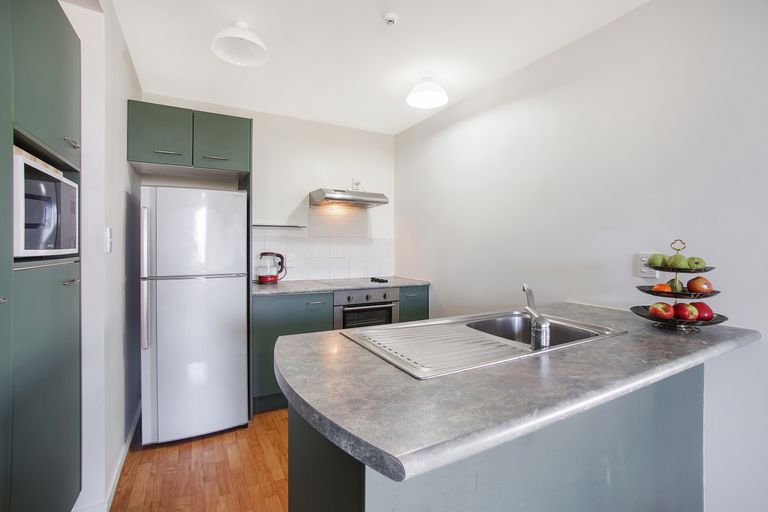 Photo of property in 68 Mountain Road, Henderson Valley, Auckland, 0612