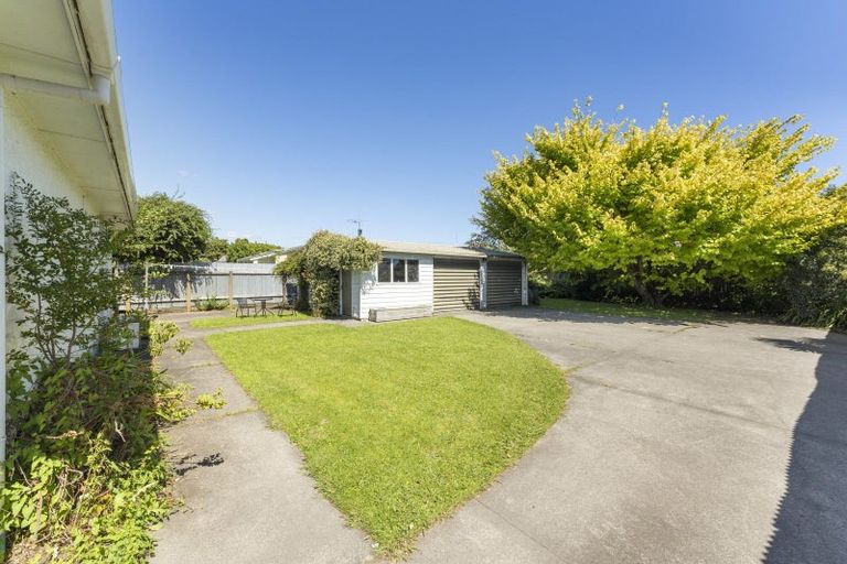 Photo of property in 12 Chester Crescent, West End, Palmerston North, 4410