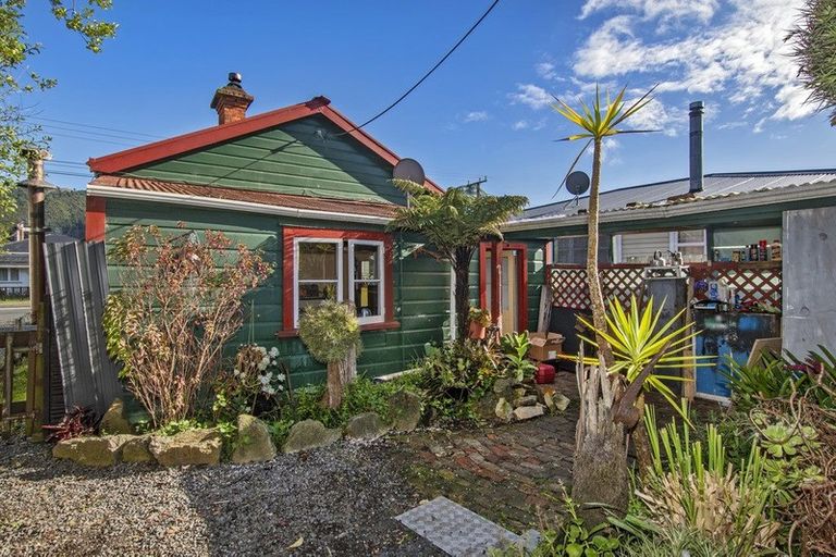 Photo of property in 21 George Street, Hikurangi, 0114