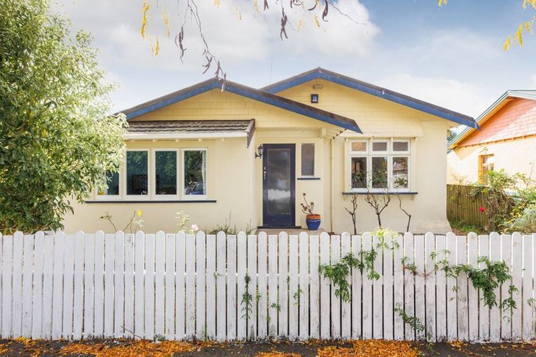 Photo of property in 15 Kingswood Street, Takaro, Palmerston North, 4412