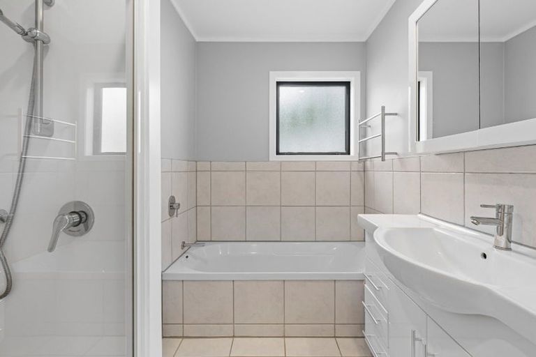 Photo of property in 14 Oldham Place, Browns Bay, Auckland, 0630