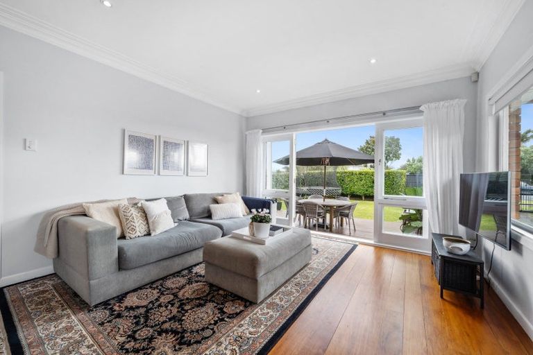 Photo of property in 20 Bradbury Road, Botany Downs, Auckland, 2010