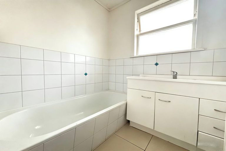 Photo of property in 26 Rotoiti Avenue, Pakuranga Heights, Auckland, 2010