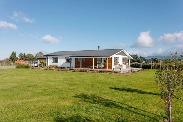 Photo of property in 77120a State Highway 2, Dannevirke, 4977