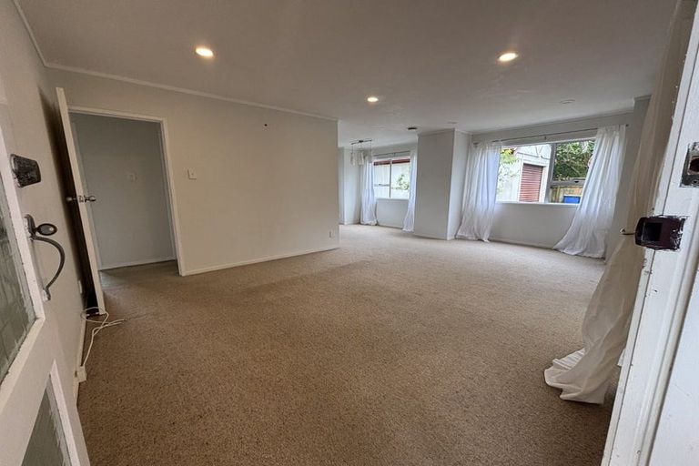 Photo of property in 1/79 Flanshaw Road, Te Atatu South, Auckland, 0610