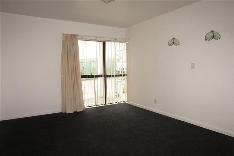 Photo of property in 2/12 Centorian Drive, Windsor Park, Auckland, 0632